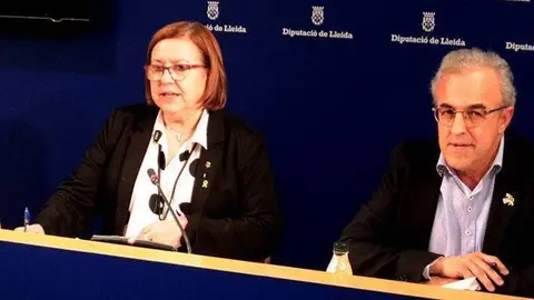 Imatge de la presidenta de la Diputació de Lleida, Rosa Maria Perelló, amb el vicepresident Enric Mir, durant la presentació del projecte de pressupost 2019, el 17 de desembre del 2018. (Horitzontal)
