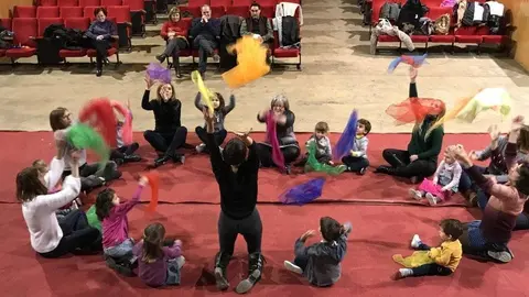 La sessió musical del 'Mètode Dalcroze' impartida per Estefania Bellmunt a Castelldans-1