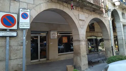 Porxos rehabilitats de la plaça 1 d'Octubre de les Borges 1