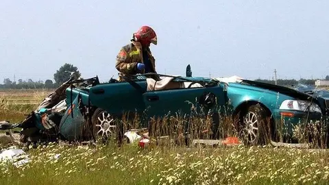 Bombers actuant en un accident de trànsit - Bombers