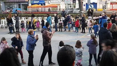 Espectacle a l'avinguda del Canal de Mollerussa