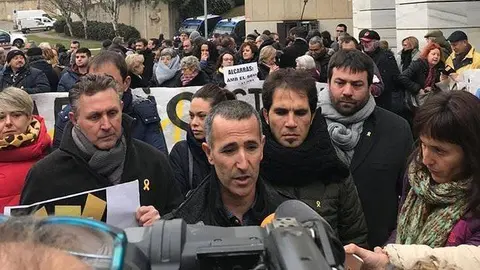 L'alcalde d'Alcarràs Miquel Serra amb els mitjans de comunicació