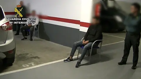 Dues de les persones detingudes per la Guàrdia Civil