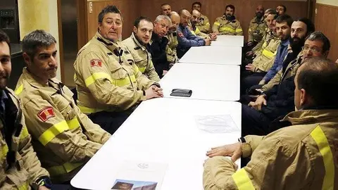 Pla general on es pot veure un moment de l'assemblea de Bombers voluntaris de Lleida al parc d'Agramunt, el 21 de gener de 2019. (Horitzontal)