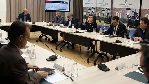 La reunió d'alcaldes de Ponent afectats per l'R12 a la Diputació