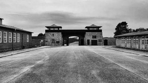 Imatges de l'exposició Resistents i deportades