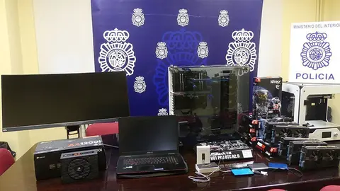 Els aparells tecnològics localitzats per la Policia en els escorcolls