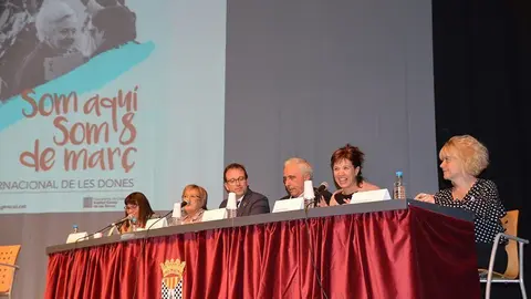 La periodista i activista Bea Talegón, participa en el 8M a Mollerussa