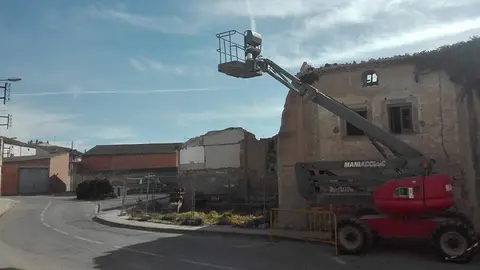 El Palau d’Anglesola enderroca dos habitatges dels carrers  la Bassa i Fassina