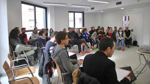 Una classe teòrica del Curs de monitors