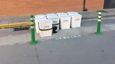 Punt de recollida del cubells de selectiva a Almenar  1