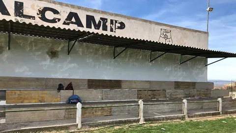 El Camp de Futbol de Miralcamp es va construir l'any 1973