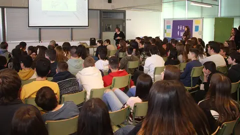 Espido Freire, amb els alumnes de l'INS La Serra de Mollerussa 1