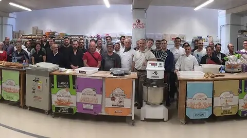 Participants en el taller de La casa dels Forners de Torregrossa