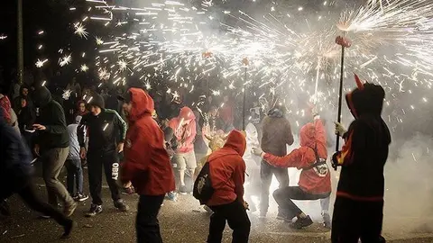 Diables AFR Mollerussa encenen la metxa de la Festa Major