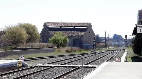 Les vies del tren que creuen Balaguer. Imatge del 9 de maig de 2019. (Horitzontal)