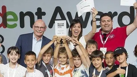 L'escola Ignasi Peraire recollint el premi Student-Awards-2018