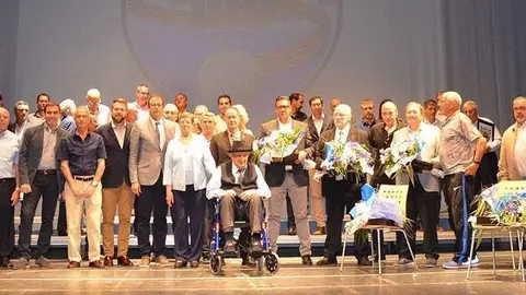 El homenatjats en l'acte del Centenari del CFJ Mollerussa