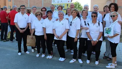 Els Amics de la Sardana d’Almacelles amb les autoritats