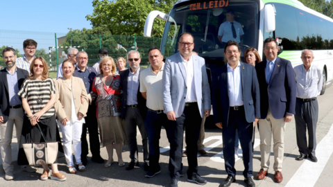 Gavín, amb l'alcalde d'Alpicat i altres membres de la corporació, durant la presentació -
Territori i Sostenibilitat