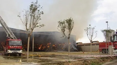 Nou dotacions de Bombers participen en l'extinció de l'incendi