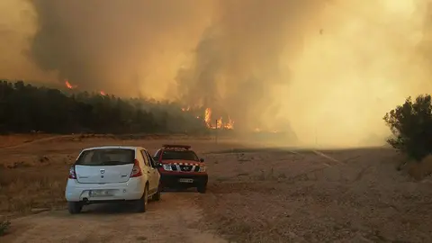 L&#39;incendi que crema a la Ribera d&#39;Ebre podria saltar a les Garrigues i Segrià
