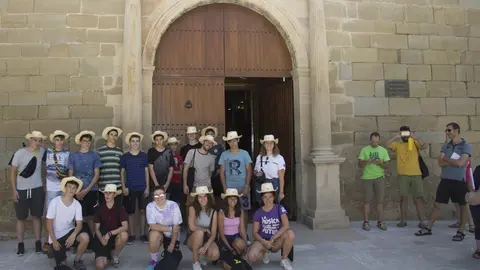 Visita del joves a l'esglèsia de Santa Maria de Linyola