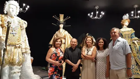 Visita delegació de la Xina al Museu de Vestits de Paper de Mollerussa p