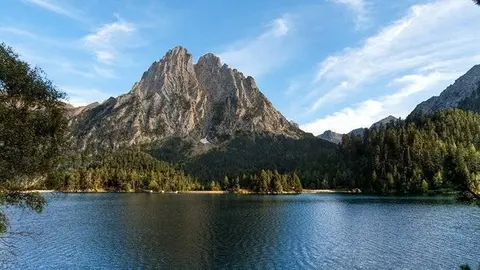 Lago (Sant Maurici) de monta√É¬±a. Pirineos
