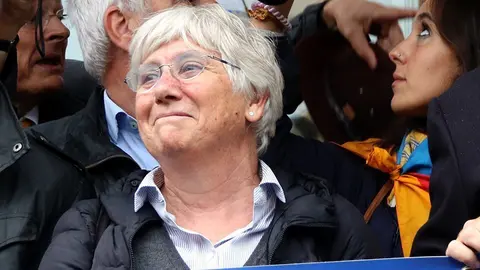 Pla mitjà de l'expresident Carles Puigdemont i els exconsellers Toni Comín i Clara Ponsatí durant al concentració davant de l'Eurocambra, l'1 d'octubre del 2019. (Horitzontal)