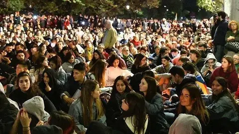 Concentració de centenars de pesones a la rambla Ferran de lleida