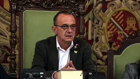 Pla mitjà de l'alcalde de Lleida, Miquel Pueyo, durant el Ple extraordinari de l'Ajuntament de Lleida celebrat el 16 d'octubre del 2019. (Horitzontal)