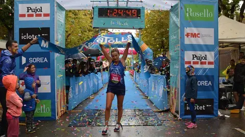 Arribada d'Eva Ribalta en la Mitja Marató de Mollerussa