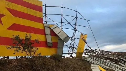 Estat en el qual ha quedat la pancarta a Bellpuig