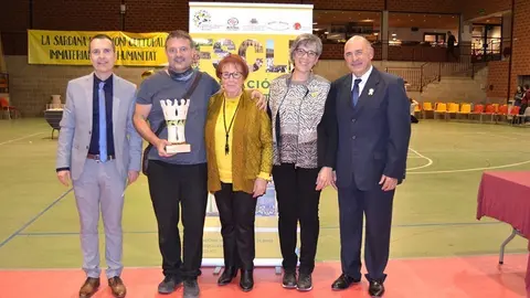 Els sardanistes lleidatans reten homenatge al músic Òscar Barqué