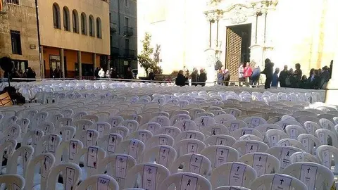 1.062 cadires buides a la plaça Major de Tàrrega