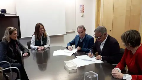 Responsables de l'ICS a Lleida i Alt Pirineu i de  l'AECC Lleida