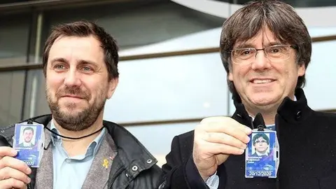 Carles Puigdemont i Toni Comín davant el Parlament Europeu a Brussel·les