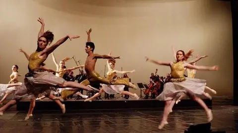 L'espectacle multidisciplinari #Bachendansa va clausurar la capitalitat cultural de Cervera