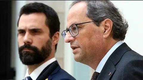 El president de la Generalitat, Quim Torra, i el president del Parlament, Roger Torrent, en la seva compareixença al Parlament, el 2 de novembre del 2018 (horitzontal).