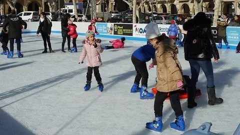 Pista de Gel a la plaça del Mrcadal de Balaguer