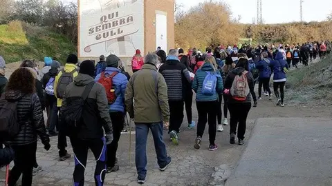 Participants en la sisena Marxa de la Boira de Penelles