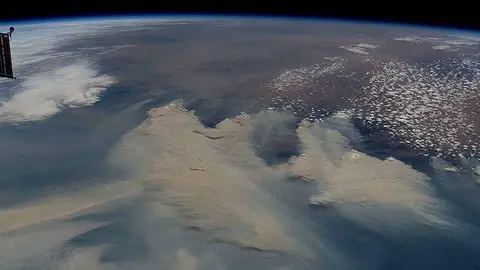 Imatge de l'ISS del fum produït pels incendis forestals actius a Austràlia el 4 de gener - NASA ISS