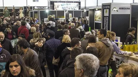 Públic visitant de la Fira de l'Oli Verge Extra i les Garrigues