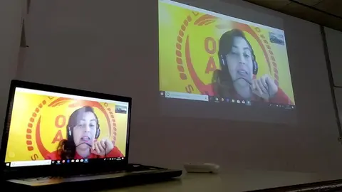 Els alumnes de l'escola Pompeu Fabra parlen amb Open Arms