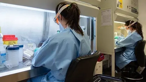 Laboratori de l'Hospital Clínic que fa proves de coronavirus