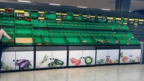 Prestatgeries de producte fresc dijous 12 de març