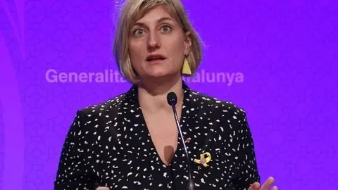 Pla mitjà de la consellera de Salut, Alba Vergés, durant una roda de premsa del 12 de març de 2020 (Horitzontal)