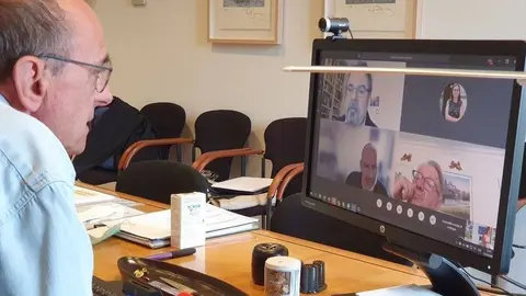 Imatge de l'alcalde de Lleida, Miquel Pueyo, que ha presidit la Junta de govern local de la Paeria, celebrada telemàticament el 25 de març del 2020. (Horitzontal)