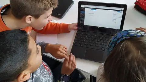 Els alumnes de cinquè de l'escola Mestre Ignasi Peraire en el projecte web (2)